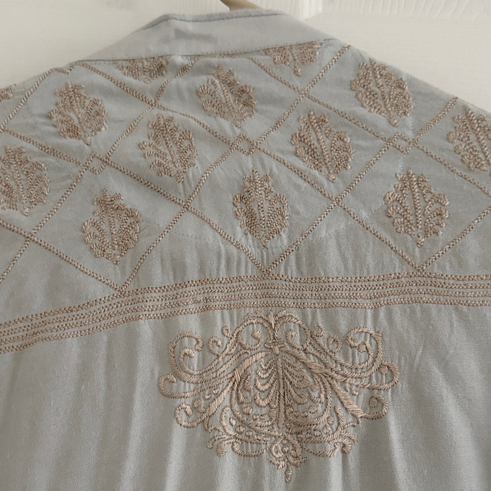Elegant Embroidered Men's kurta - Picture 6 of 6
